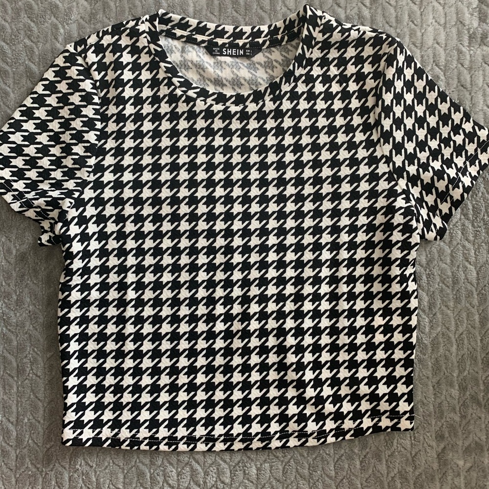 Black and white crop top